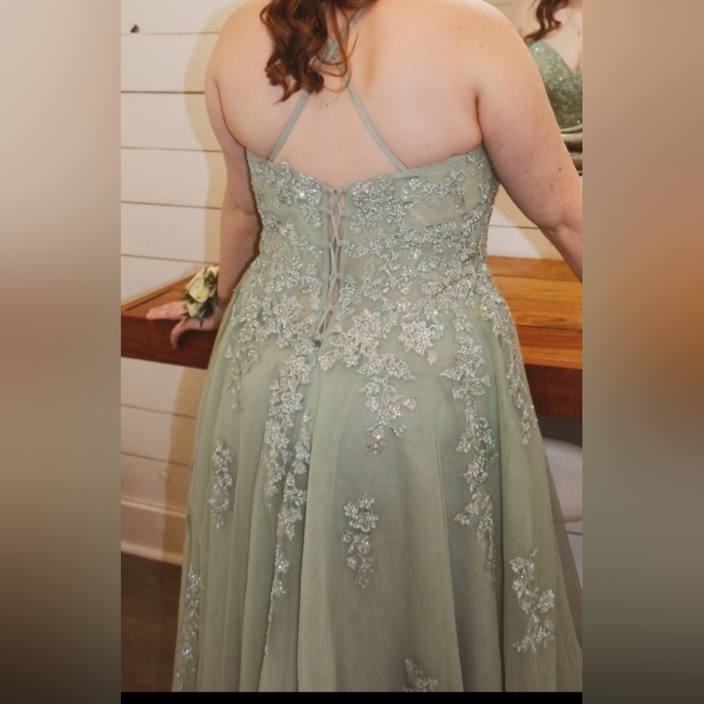Prom dress - Picture 2 of 2